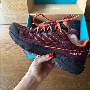 NEW SCARPA Women’s sneakers/hiking shoes size 38 (US 7) in burgundy